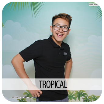 27-TROPICAL-PHOTO-BOOTH-RENTAL